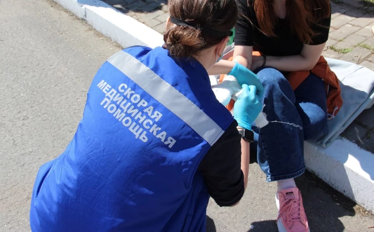    Тюменка получила перелом после падения с электросамоката