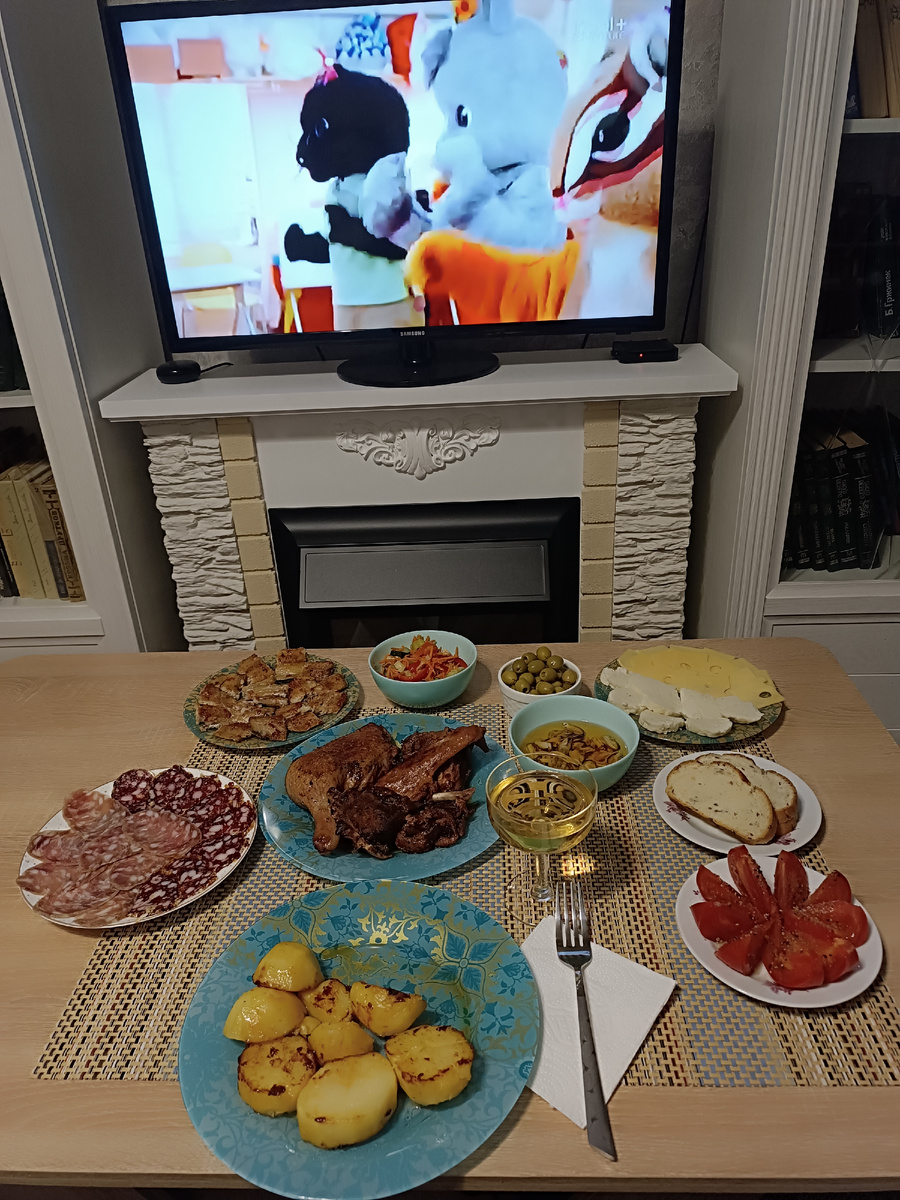 Нет, на экране не те фильмы😊