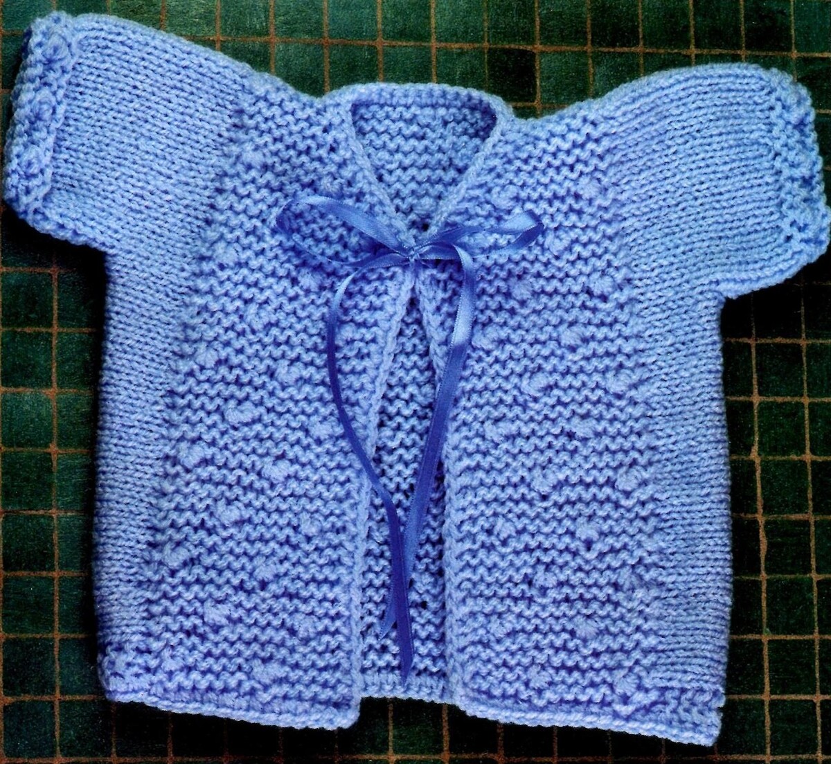 Голубая кофточка детская на завязках спицами