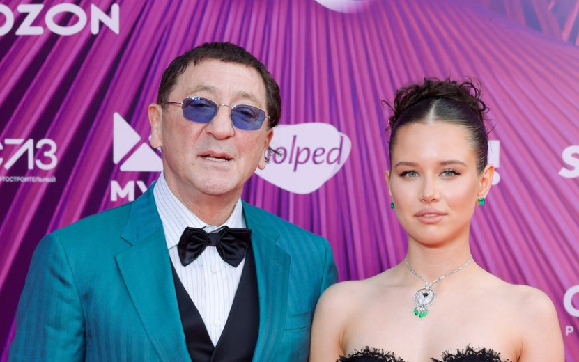    Юная избранница Лепса намекнула на свадьбу с артистом