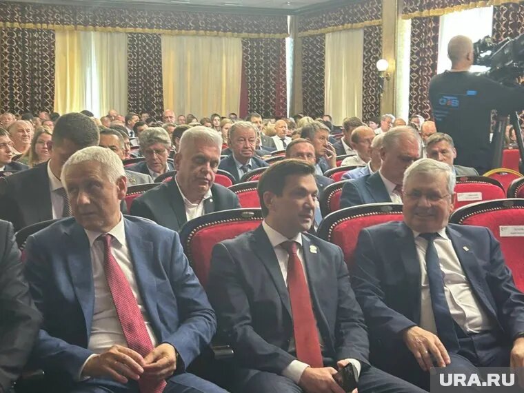 Партконференция окончательно закрепила статус участников выборов в ЗСО за 76 кандидатами. Фото: Алина Яковлева © URA.RU