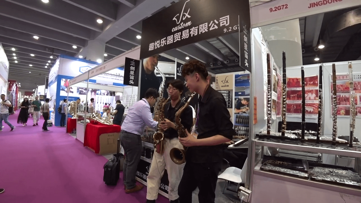 На выставках собираются люди из музыкального бизнеса по всему миру