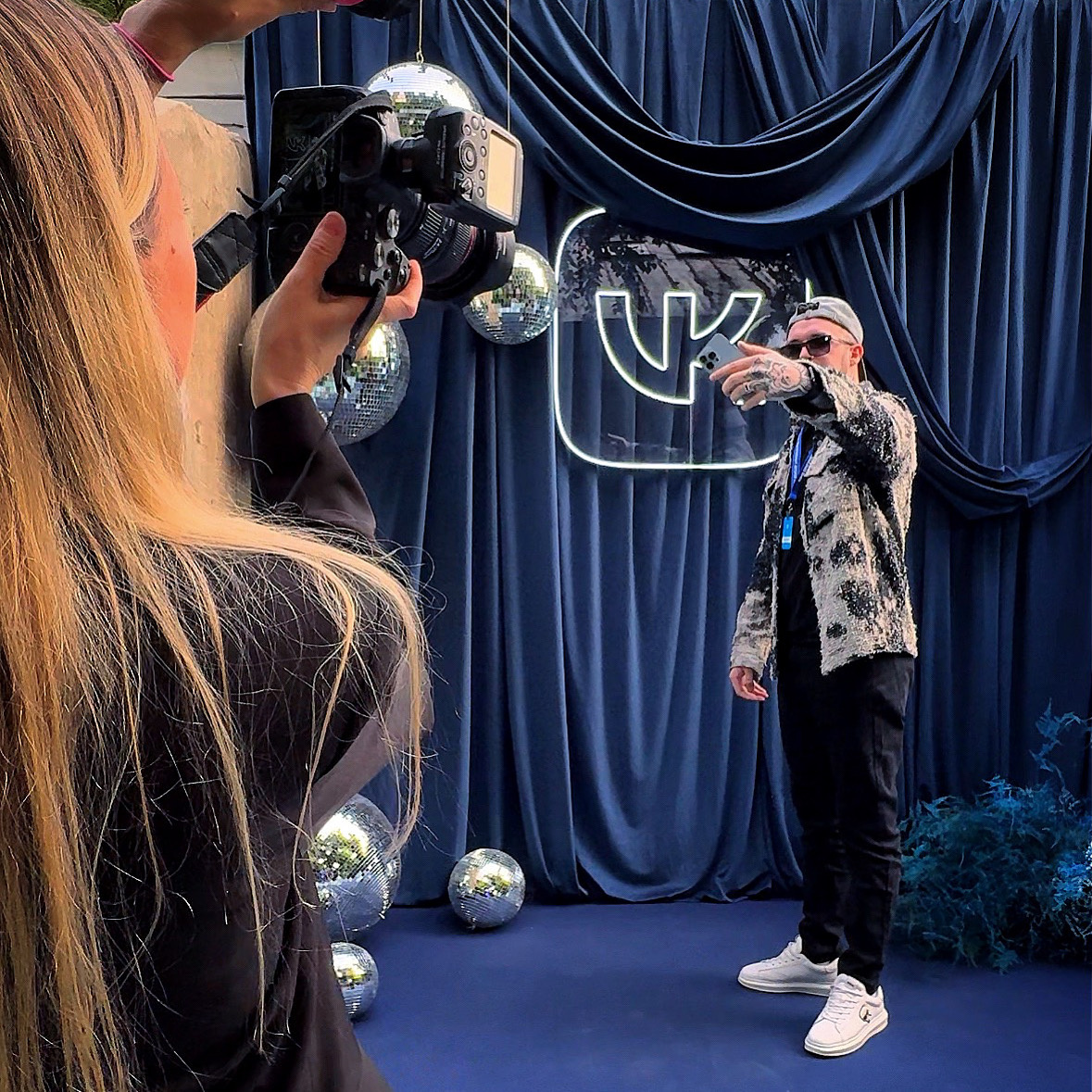 Это я стою фоткаю как меня фоткают 