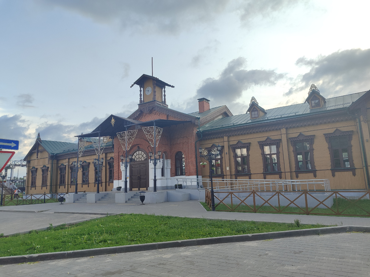 Вокзальная площадь, 1