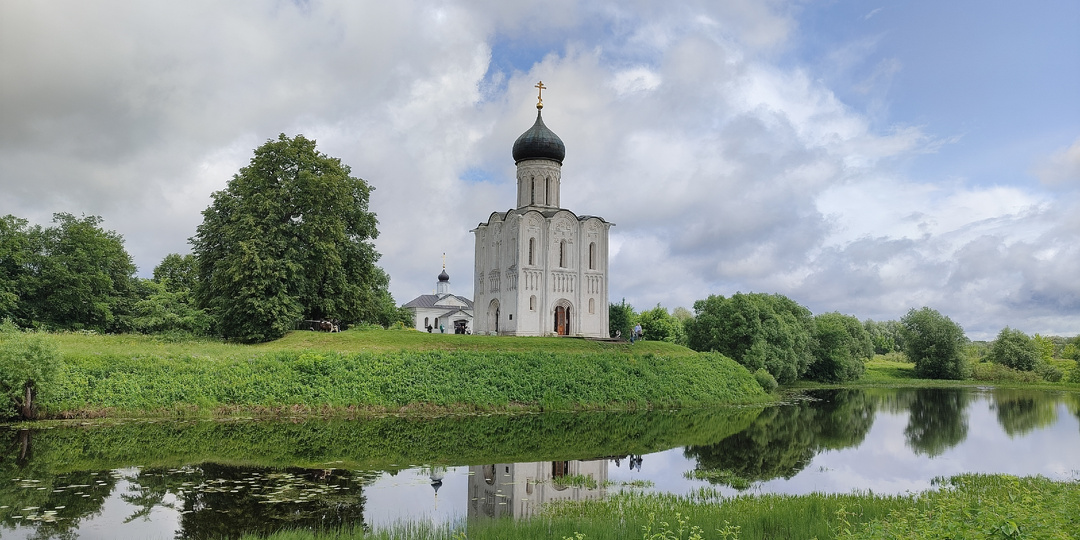 Церковь Покрова на Нерли - белокаменное чудо среди русских просторов