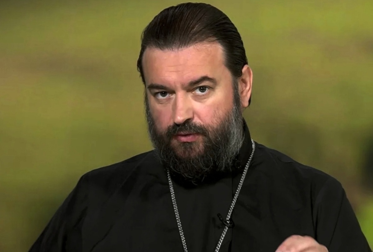 Андрей Ткачёв — протоиерей, настоятель храма Троицы Живоначальной в Хохлах, писатель, проповедник, миссионер, телеведущий, блогер.
