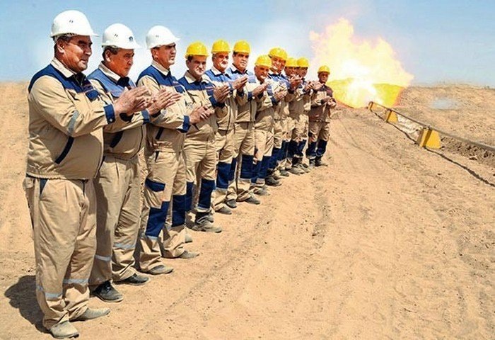 Специалисты Госконцерна «Туркменгаз» вводят в эксплуатацию новую газовую скважину.