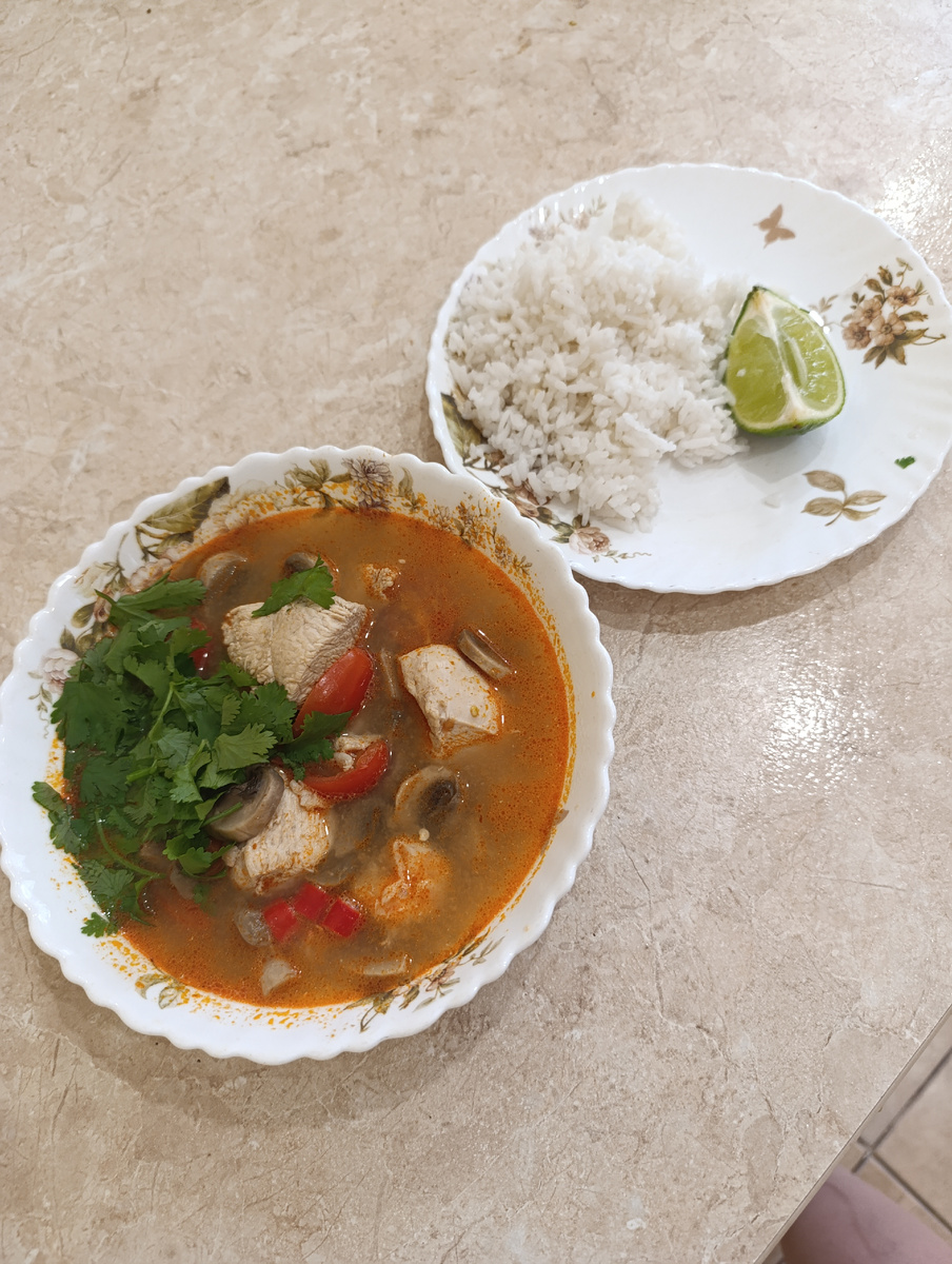 Фото автора. Том ям и рис отварной.