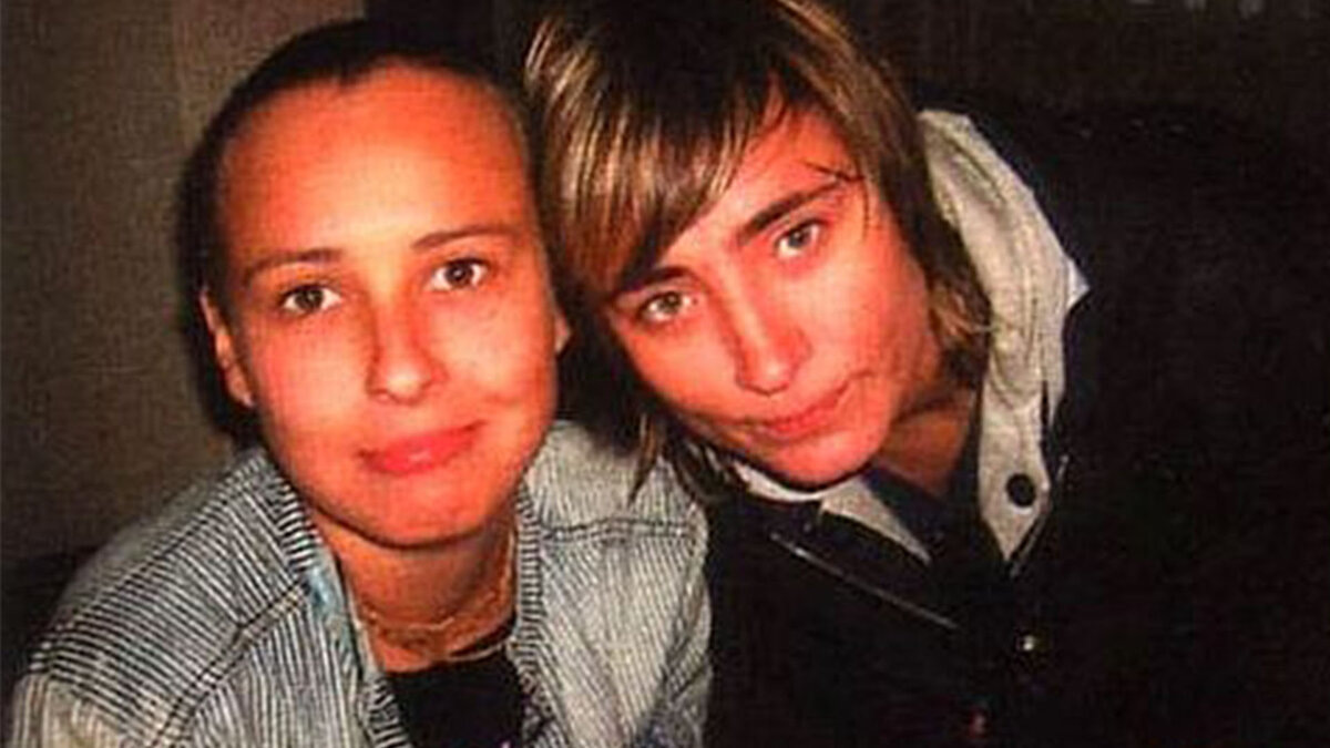 "Мы разбегаемся, по-делам
Земля разбивается пополам"(с) Фото: Дзен / Музыка в твоей голове