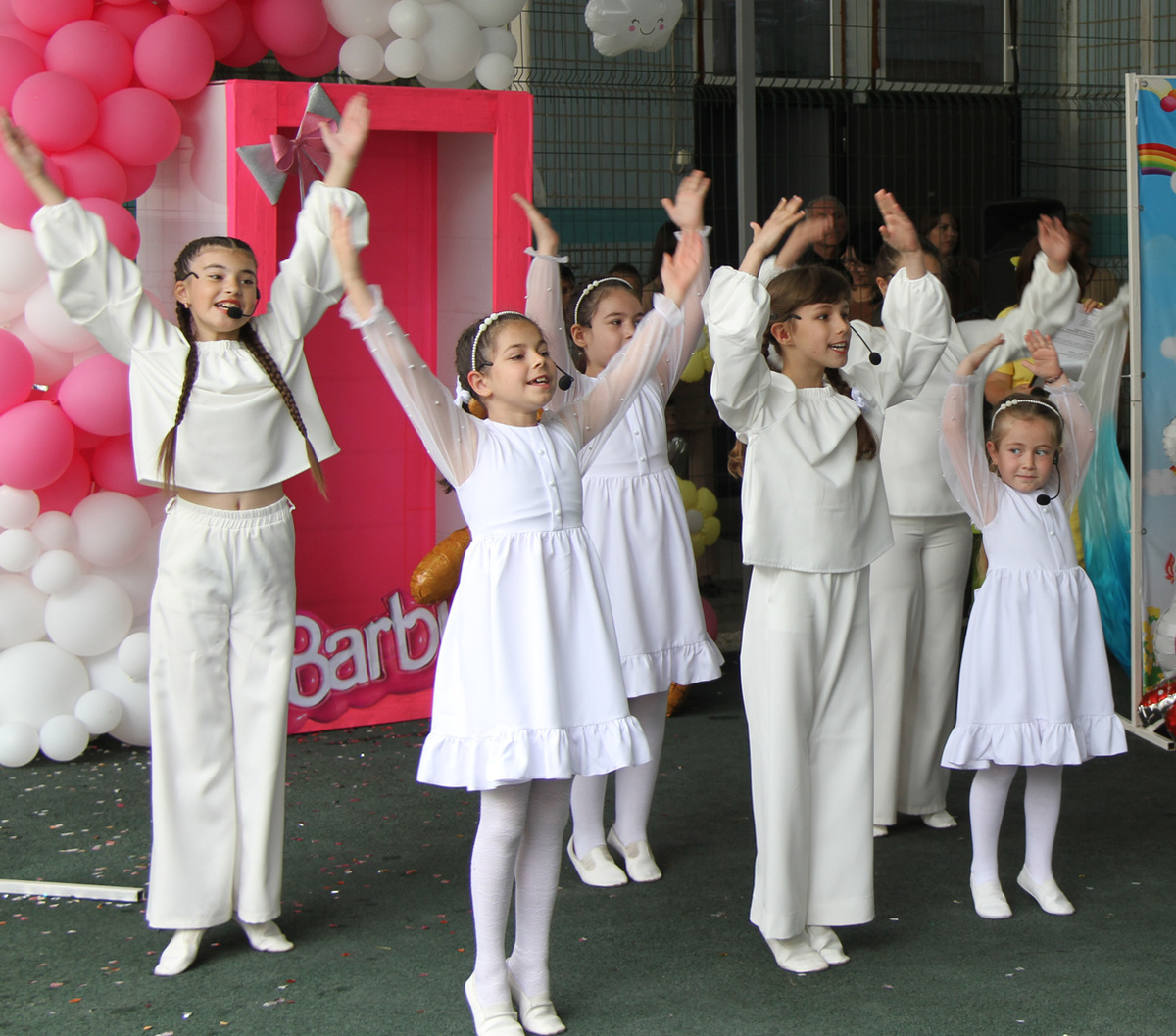 Яркие номера на празднике показали учащиеся детской школы искусств Усть-Джегутинского района. Фото Руслана КЛЫЧЕВА.