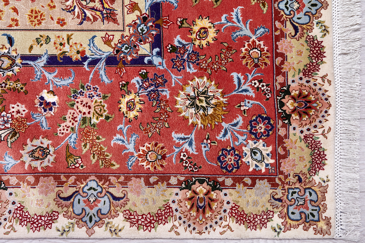 📌 Интересно: узоры тебризских ковров часто вдохновлены персидской поэзией и архитектурой.