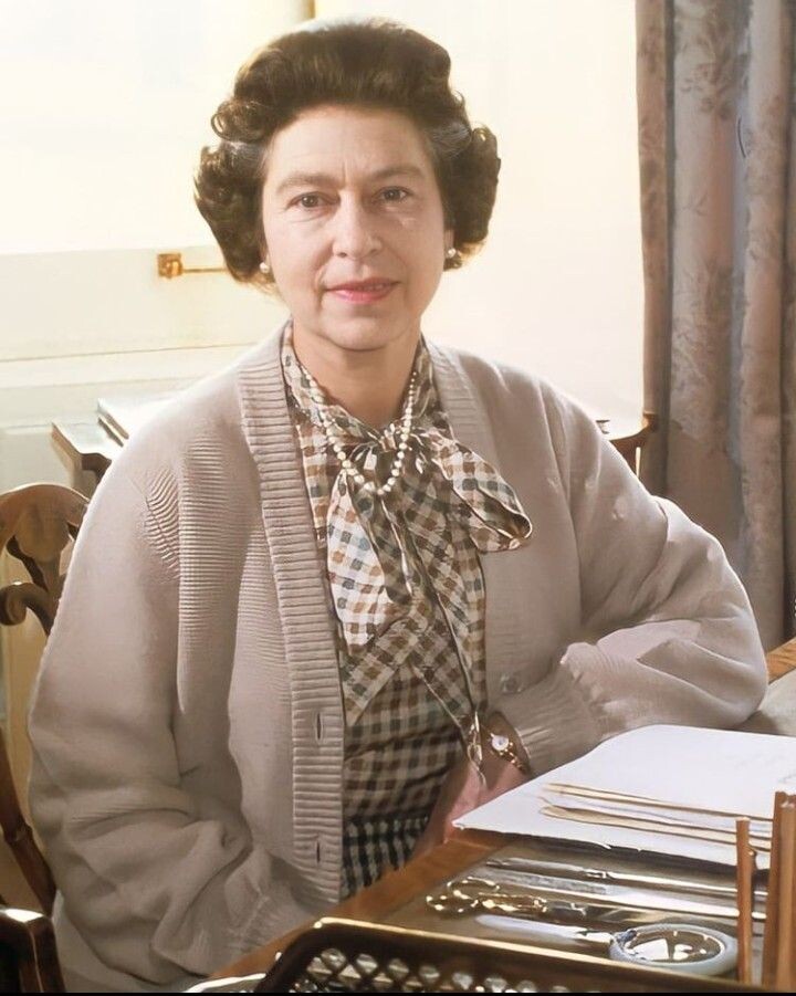 Королева Елизавета II