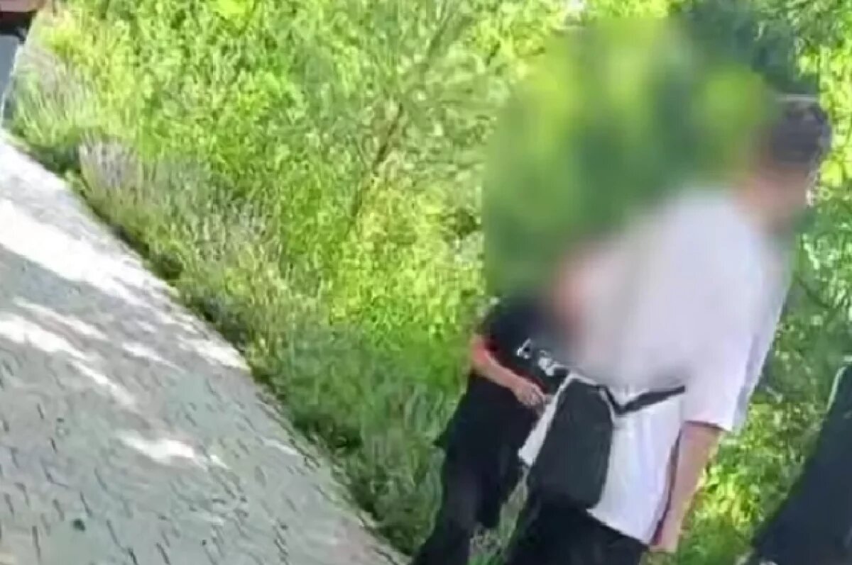    В Краснодаре школьника заставили лизать обувь за домогательства к девочке