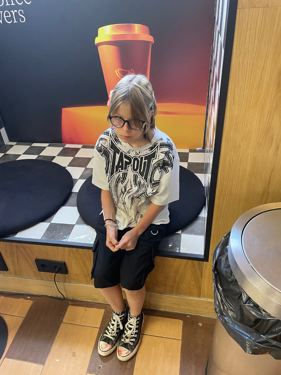 По пути зашли мне за кофе