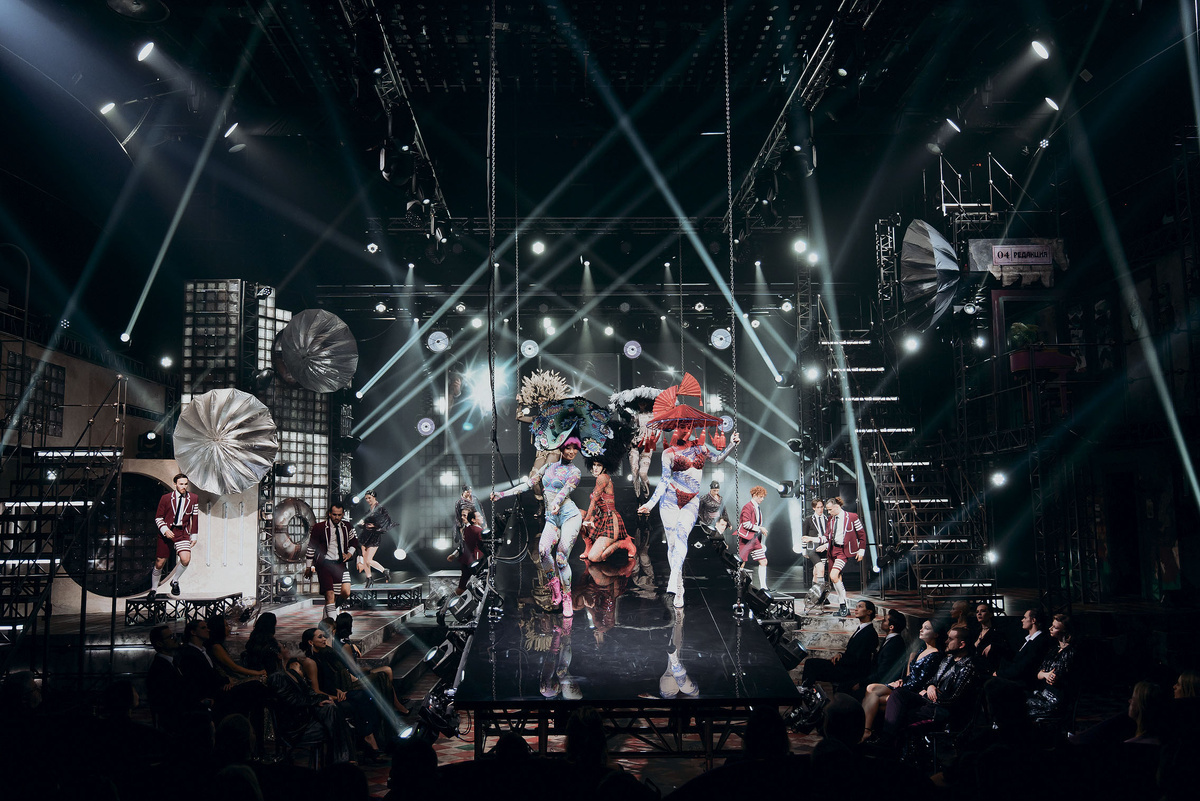    Ленинград Центр стал популярным благодаря тому, что в буквальном смысле изобрёл новый формат представленийАрхивы пресс-службы