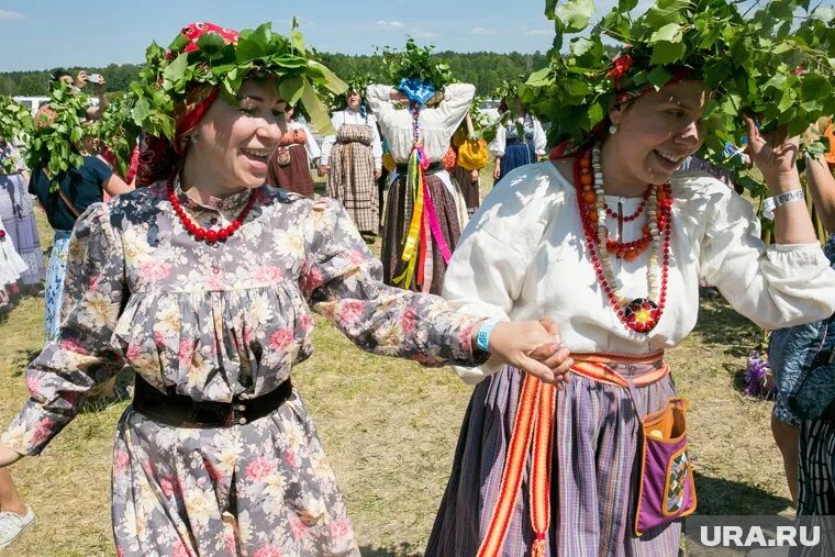 Стоимость женского костюма ручной работы достигла 8 000 рублей. Фото: Денис Моргунов © URA.RU