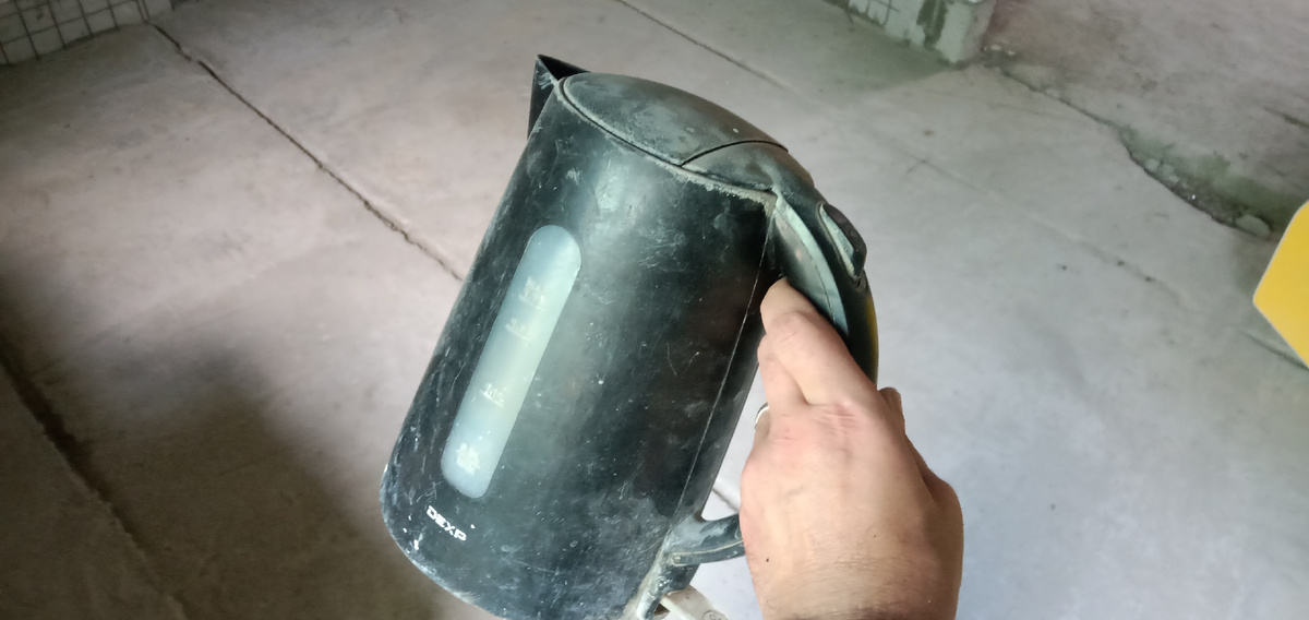 Грязный чайник.