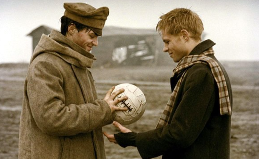 Евгений Пронин (справа) в картине "Гарпастум"