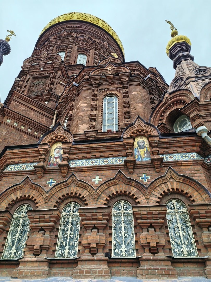 Мозаика на стенах храма