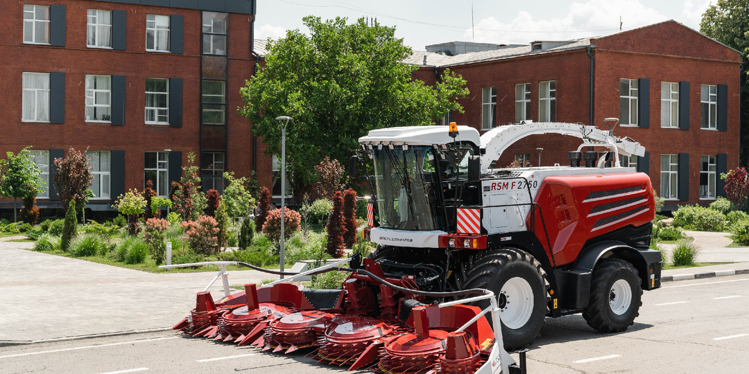 Ростсельмаш разработал самый мощный в стране кормоуборочный комбайн F 2750