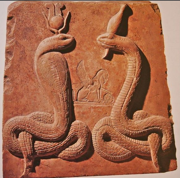 Госпожи Двух земель - Уаджит и Нехбет.