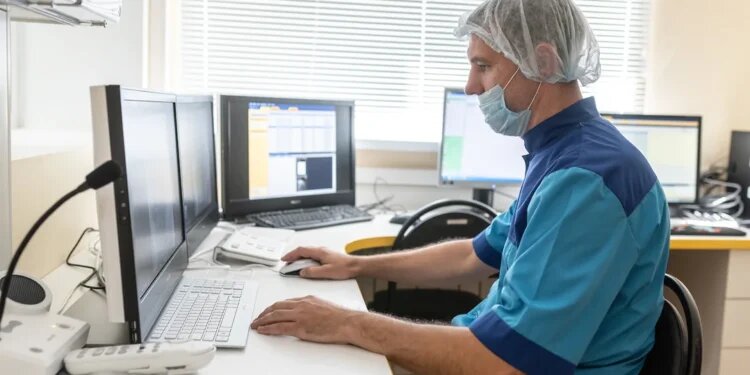    Олег Харсеев, Коммерсантъ