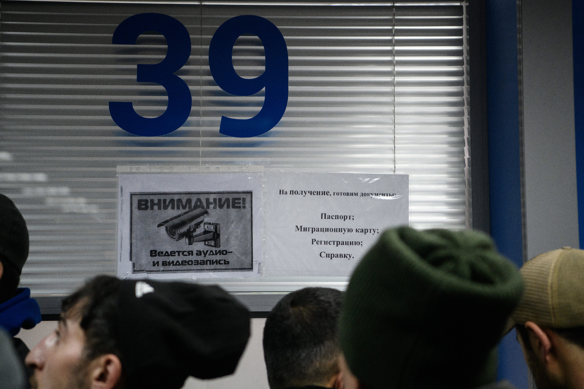 В миграционных центрах настоящее столпотворение. Фото: Ilya Moskovets /globallookpress