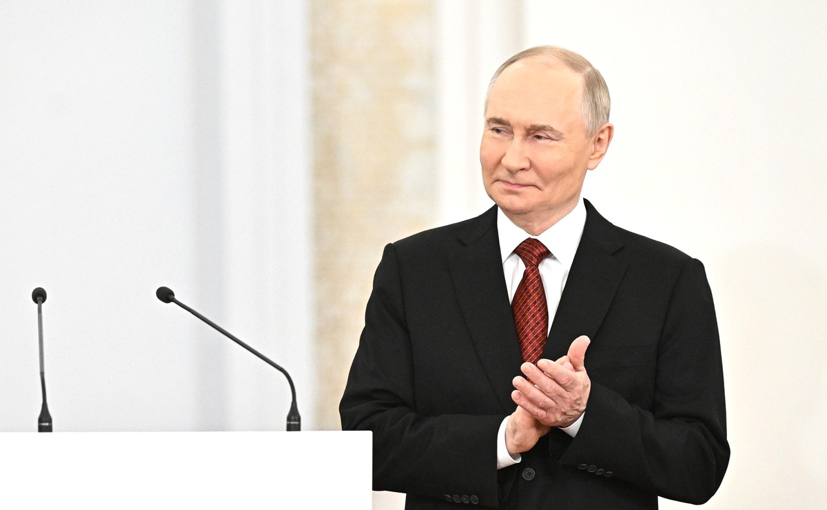 Источник: http://www.kremlin.ru/events/president/news/77173/photos/81853