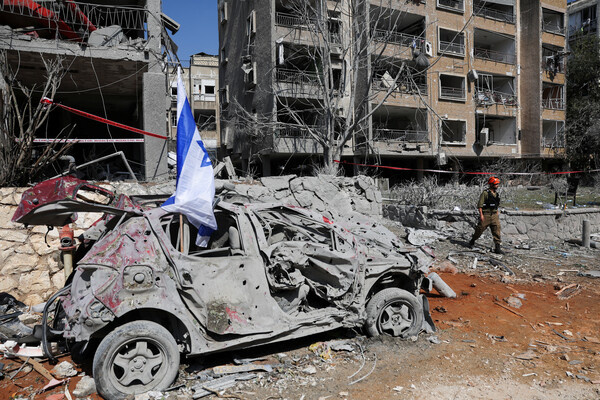 Последствия ракетного удара Ирана по Рамат-Гану, Израиль, 14 июня 2025 года / Ronen Zvulun/Reuters  