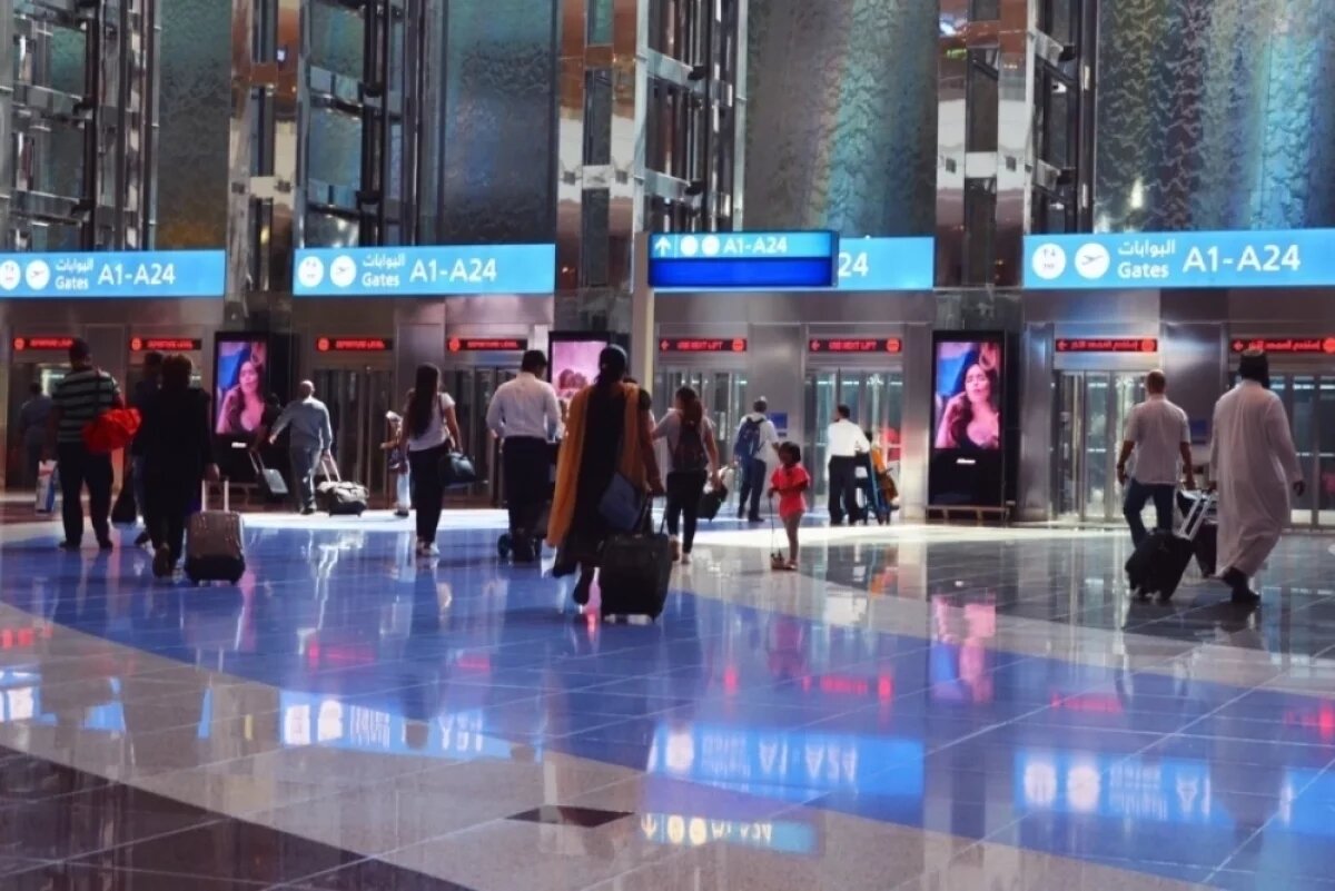    Большинство авиакомпаний отменили рейсы в Россию.