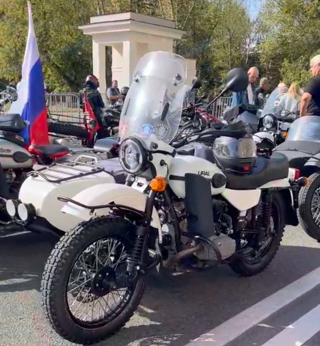 Пешеходный квест: пройди слалом между байками и получи приз — хорошее настроение. Фото: Августинка Алена