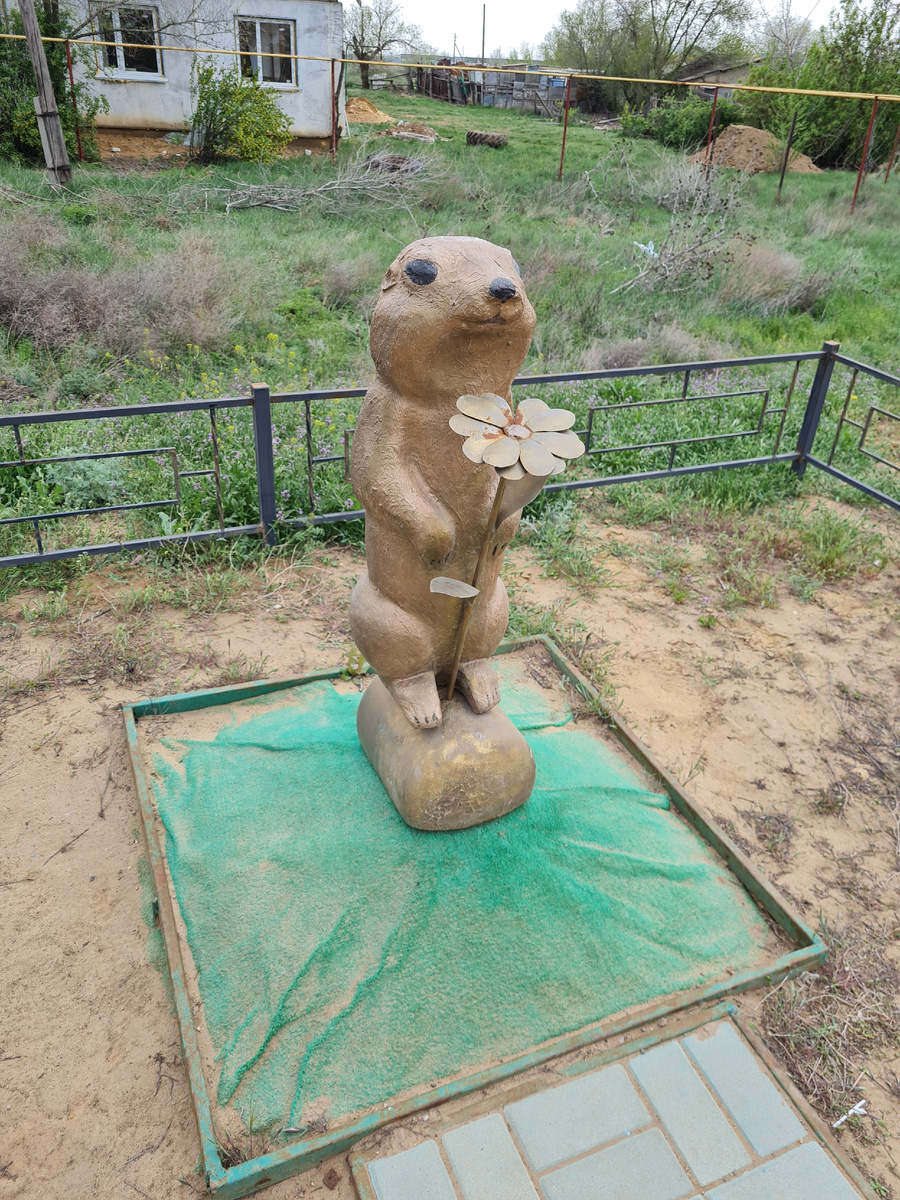 Памятник суслику на станции Эльтон