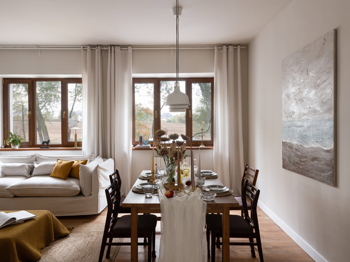 Гостиная в доме по проекту Эльвиры Шайкен. Посуда, винтаж, собственность хозяйки. Текстиль, Altrenotti. Картина, art.by.ronato.