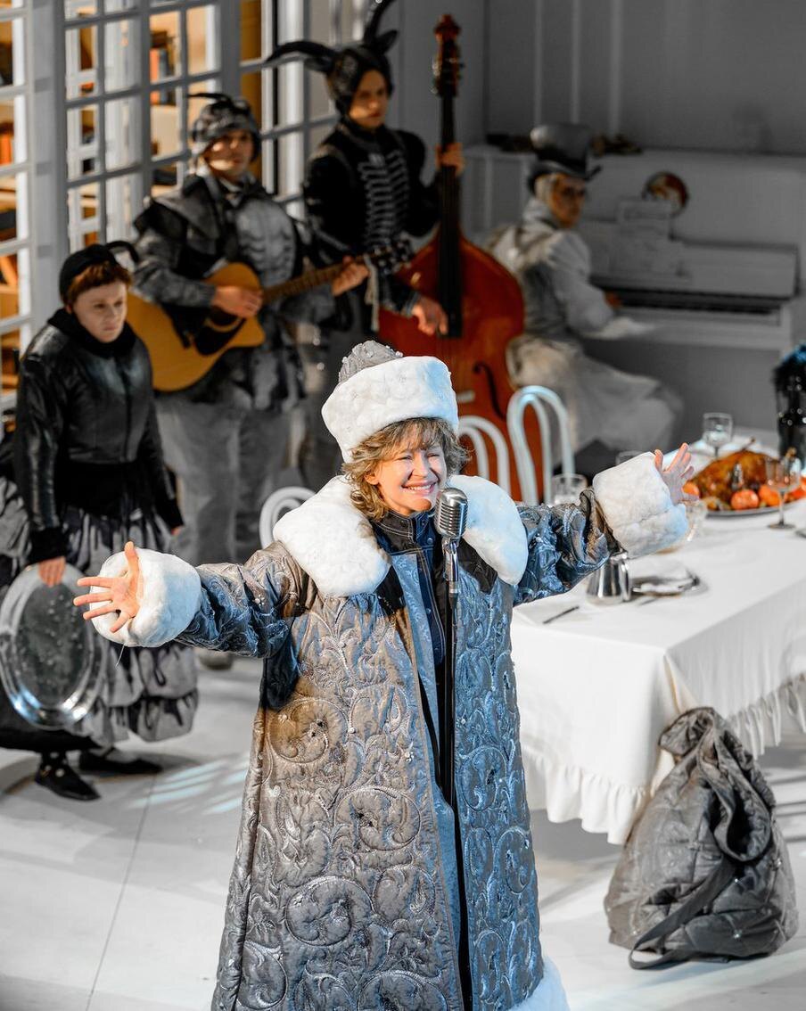 Васса – это исполняющий желания Дед Мороз. Пресс-служба Театра наций 