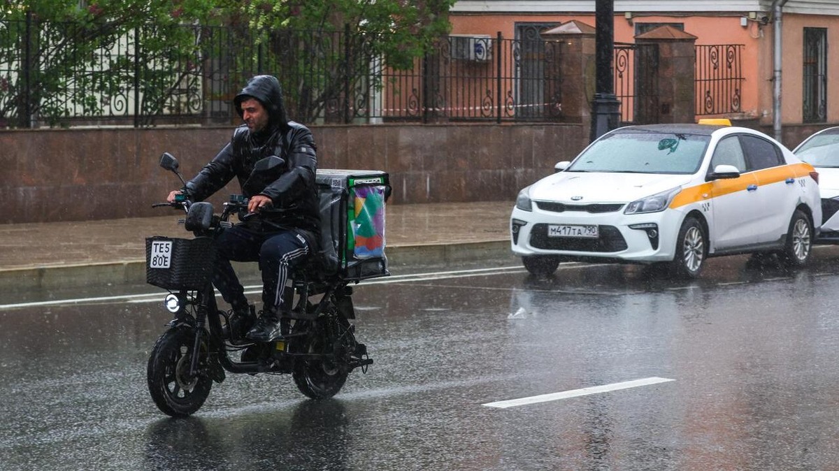    Глава «Почты России» считает, что зарплата курьеров слишком высокая. Фото: Shatokhina Natalia / news.ru / www.globallookpress.com