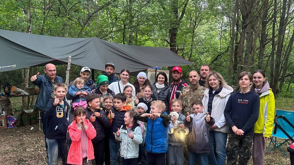 ТРИ ДНЯ НЕ В СЕТИ: КАК ОНЛАЙН-ШКОЛА «ПОКРОВ» ОЖИЛА В ПАЛАТОЧНОМ ЛАГЕРЕ