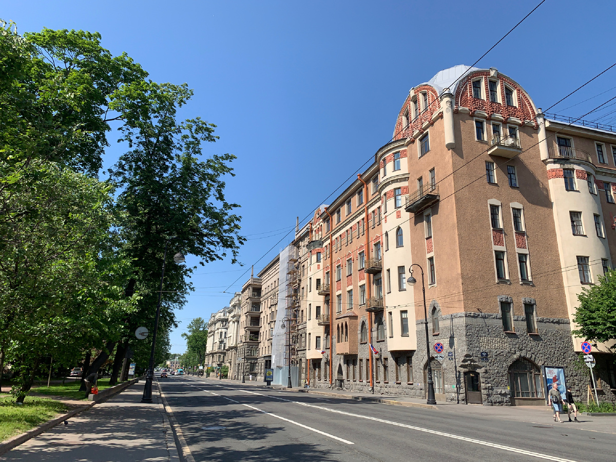 Прогулка пешком по Петроградскому району обойдется дороже речных прогулок и посещения Петергофа с Эрмитажем (иногда вместе взятых 😀) Фото автора