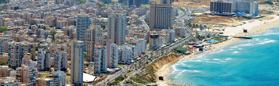 Бат-Ям стоит на побережье моря.  фото: картинки яндекса.