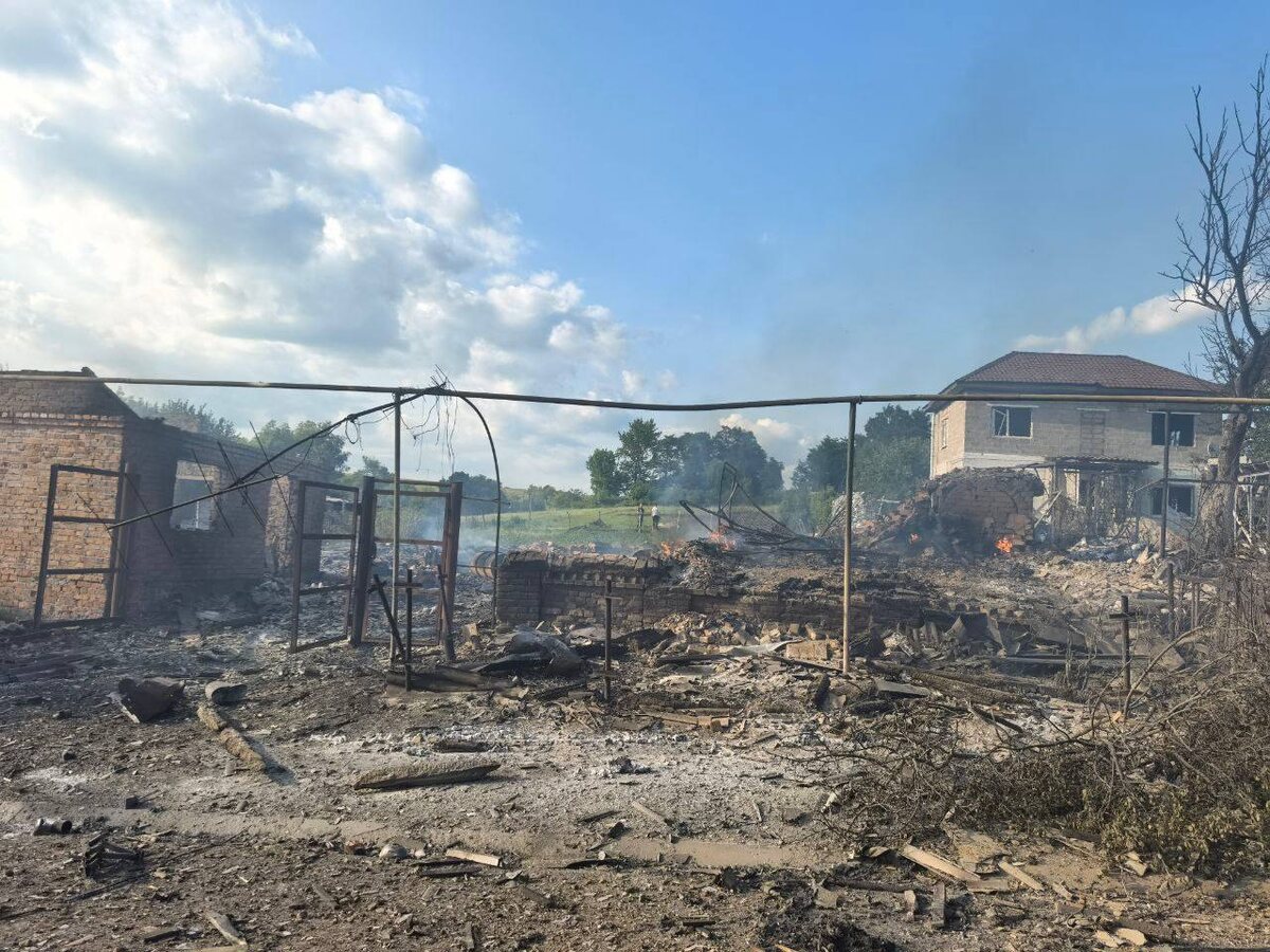   15 домов попали под обстрел в Рыльском районе Курской области — 2 из них уничтожены