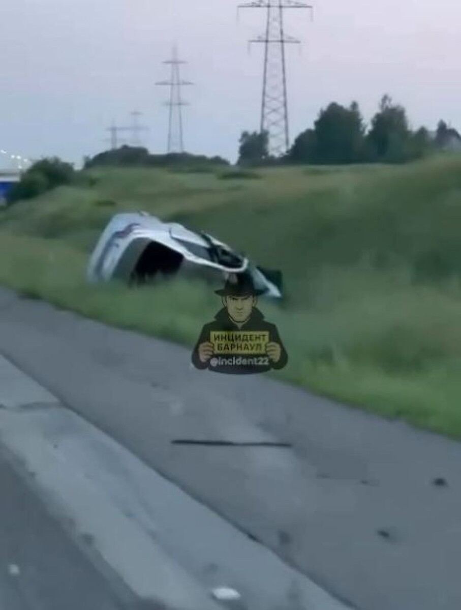    ДТП на трассе под Барнаулом. Источник: "Инцидент Барнаул"