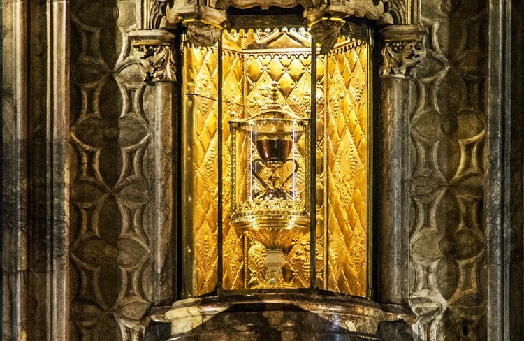 Чаша Грааля в Кафедральном соборе Валенсии 
