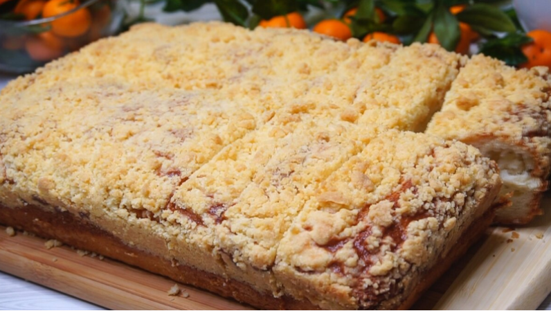 В детстве такой пирог, мне казался самым вкуснейшим, а в особенности крошка сверху: Немецкий пирог "Кухен"