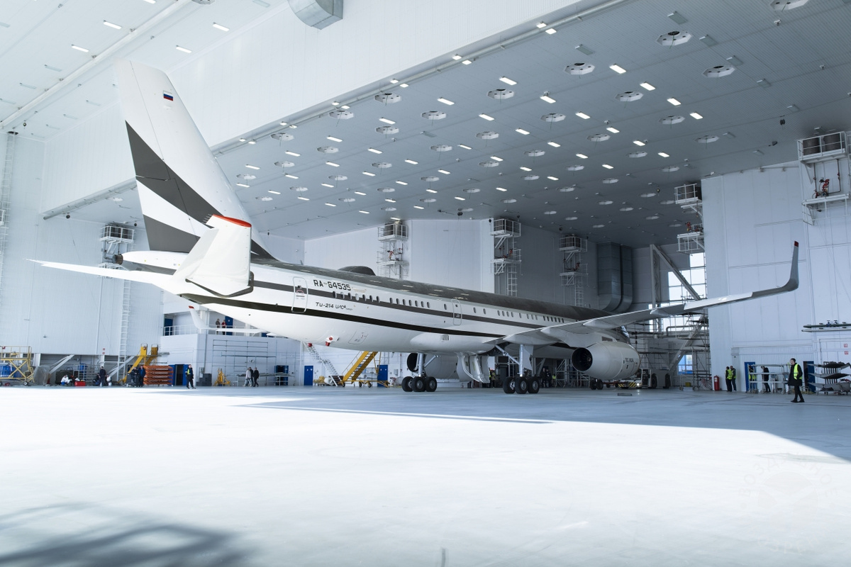 Самолёт ТУ-214 в Минске после окраски в нестандартную ливрею. Март 2025.