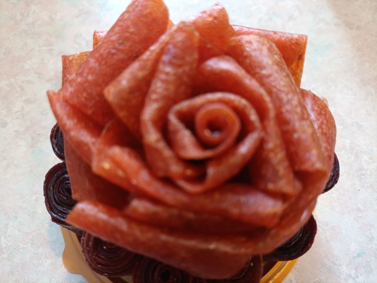 Роза из рябиновой пастилы