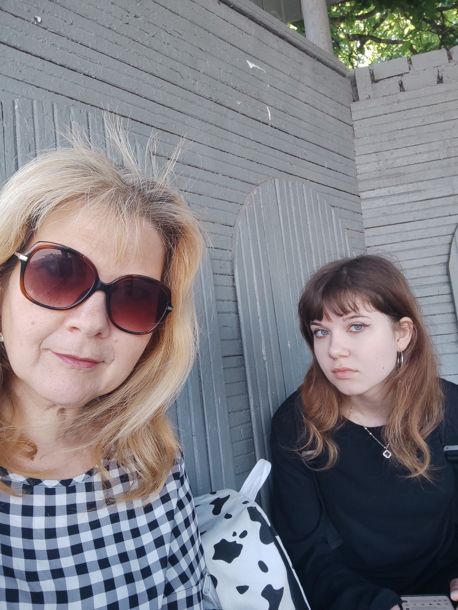 На башке чертешо.... Снежка недовольная сама не знает почему