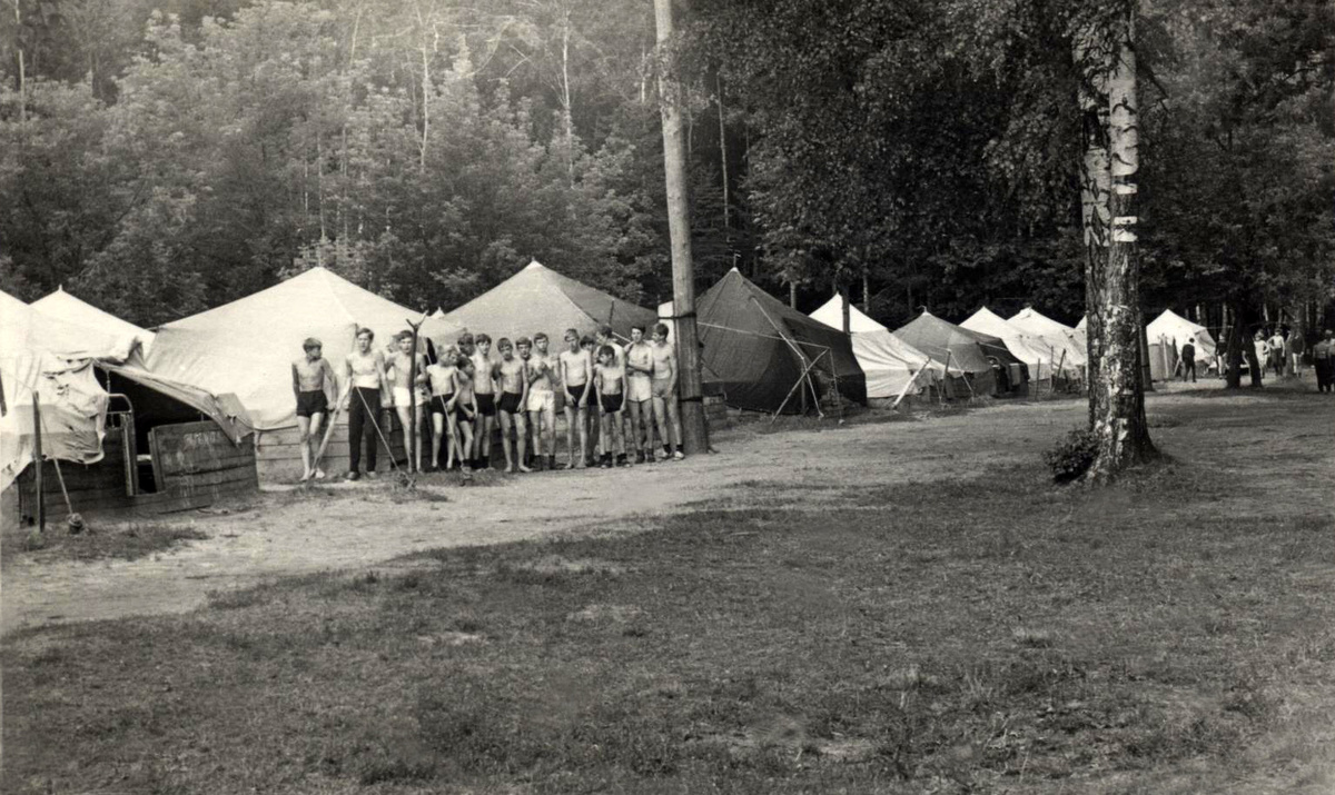 История волейбола Ивановской области. Спортивный лагерь, СДЮСШОР №3 города Иваново. Начало 70-х годов XX века. Ивановская область, Шуйский район, Дача-Бор. Фото Юрия Владимировича Шагурина.