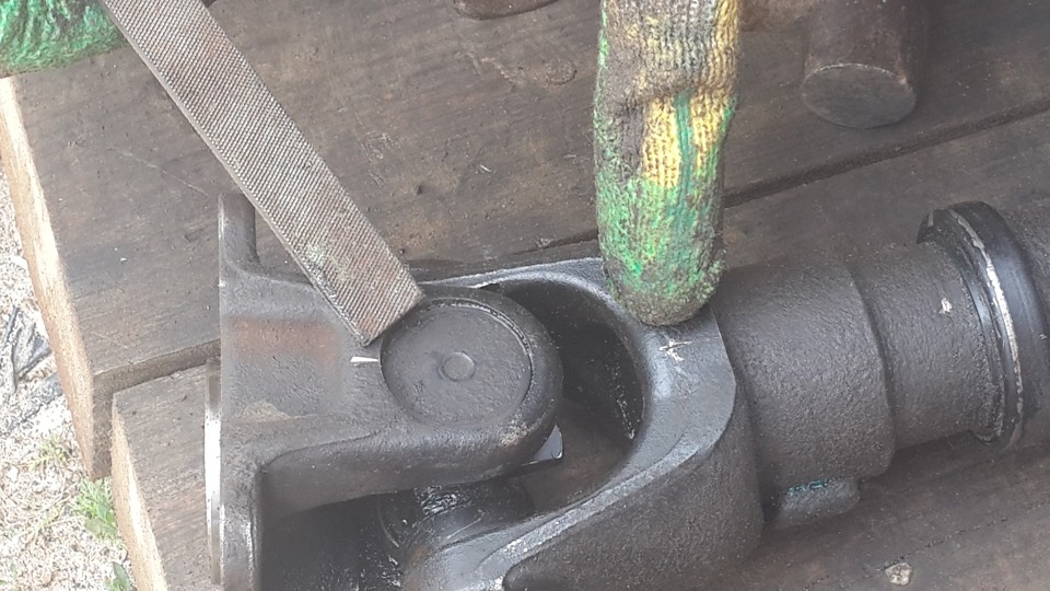 Делаем метки, чтобы собрать как было (я делал напильником)