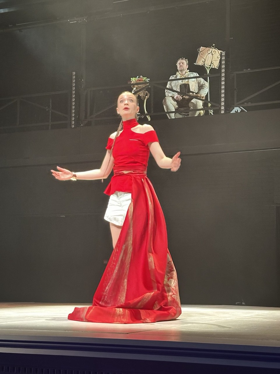 Лисистрата ((Елизавета Потапова). Спектакль «Лисистрата» в театре Шалом. Фото автора.