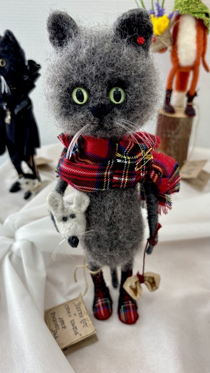 Черти кот и сбоку бантик