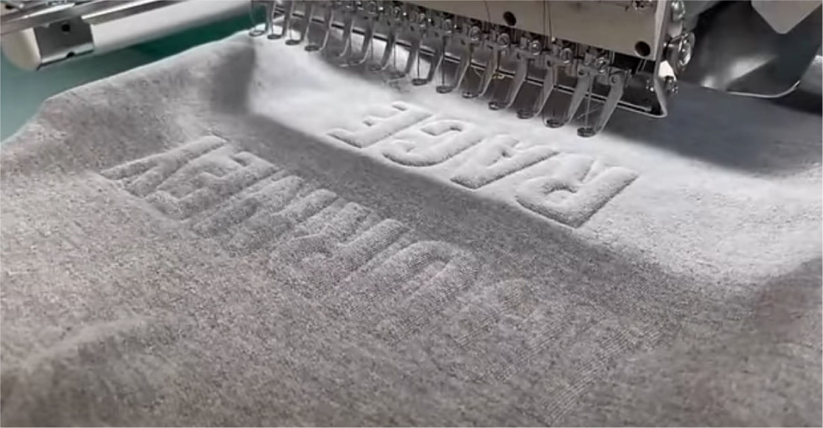 Технология 3D вышивки на текстильных материалах с использованием обратной стороны ткани.